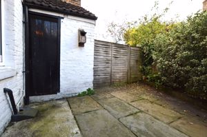 Rear Courtyard Garden pic1- click for photo gallery
